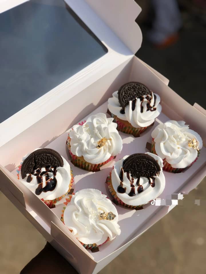 Cup Cakes by 6